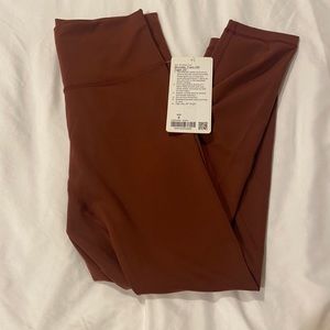 SALE ♥️ BNWT Wunder Under Leggings 25"